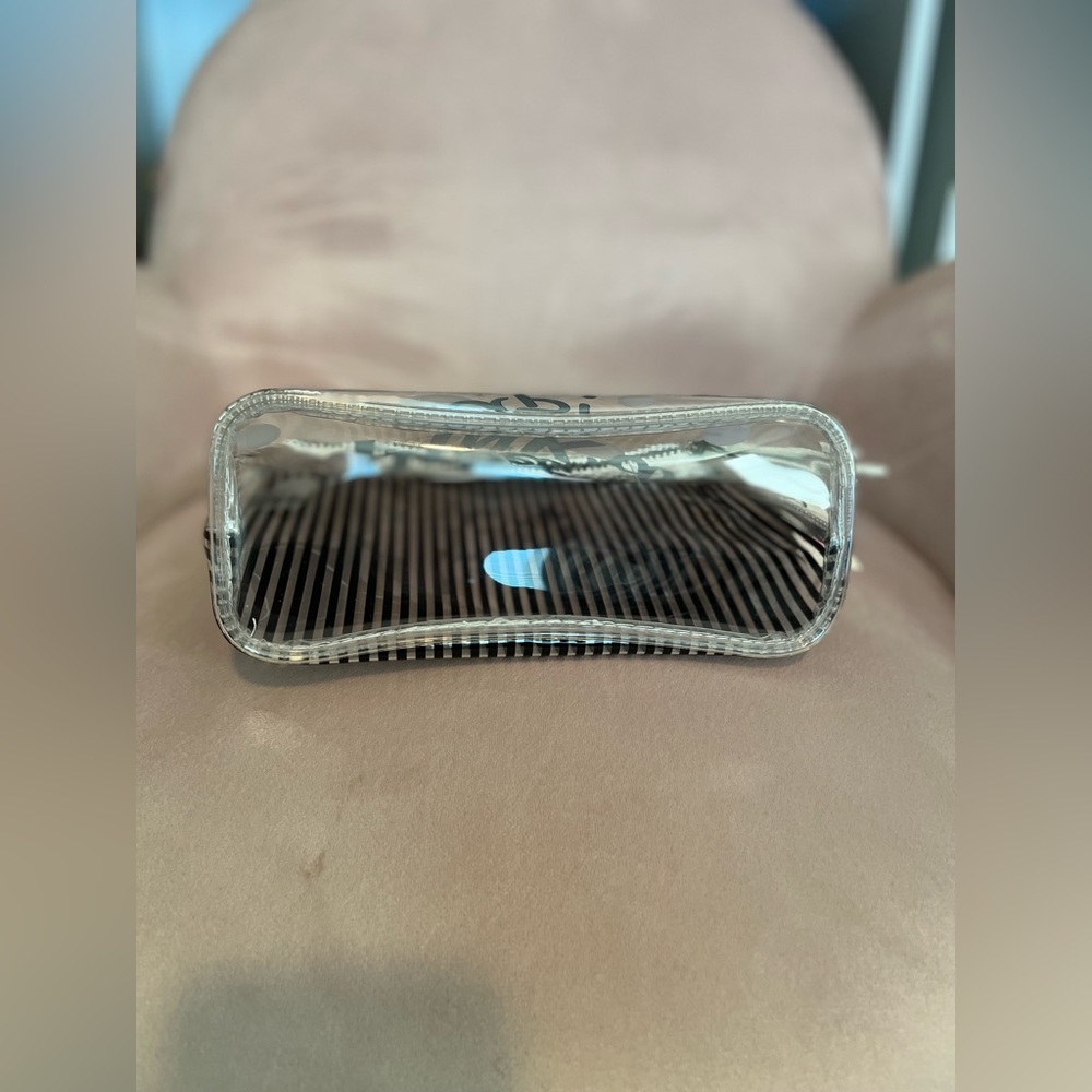 Cosmetic or Toiletry Bag - Picture 6 of 9